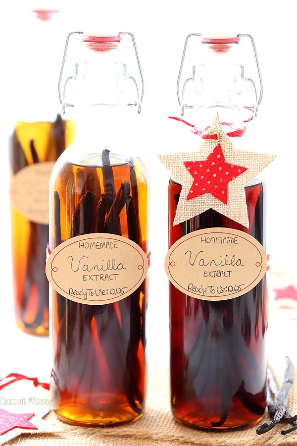 Learn how to make your own vanilla extract! Homemade extract makes the perfect Christmas gift for your favorite bakers.