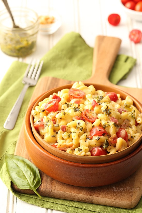 Bacon and Pesto Macaroni and Cheese with homemade basil pesto