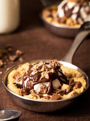 Close of mini skillet cookie