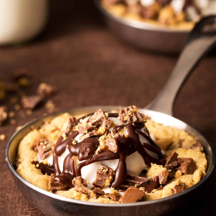 Close of mini skillet cookie