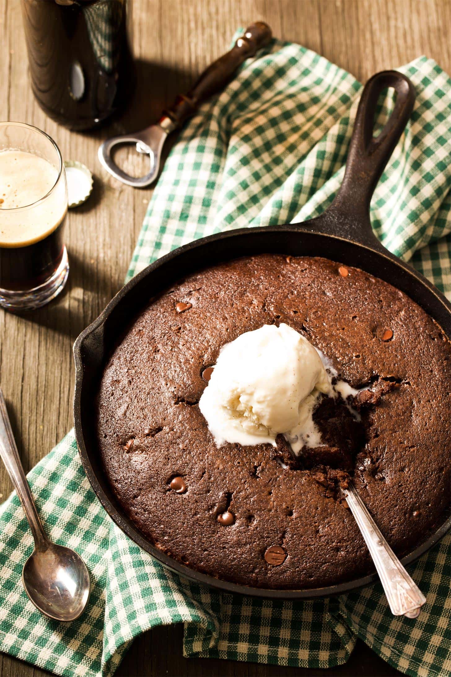 Chocolate skillet cake with vanilla ice cream