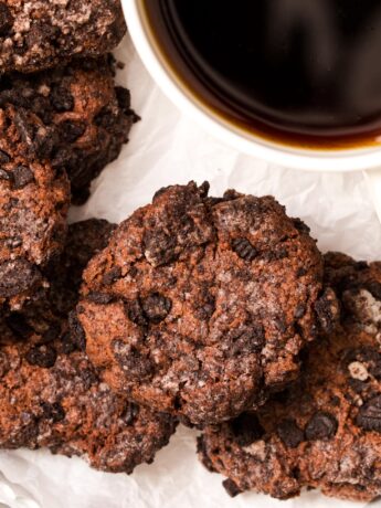 Close up of Oreo cheesecake cookies