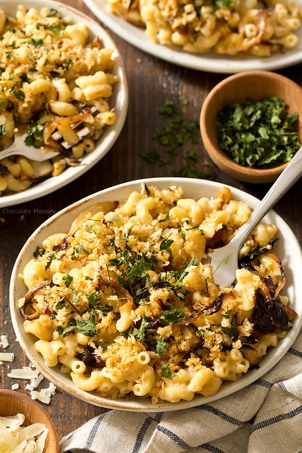 All of your favorite flavors of French onion soup in pasta form - stovetop French Onion Macaroni and Cheese with caramelized onion and gruyere cheese makes 4 servings, enough to have dinner for two.