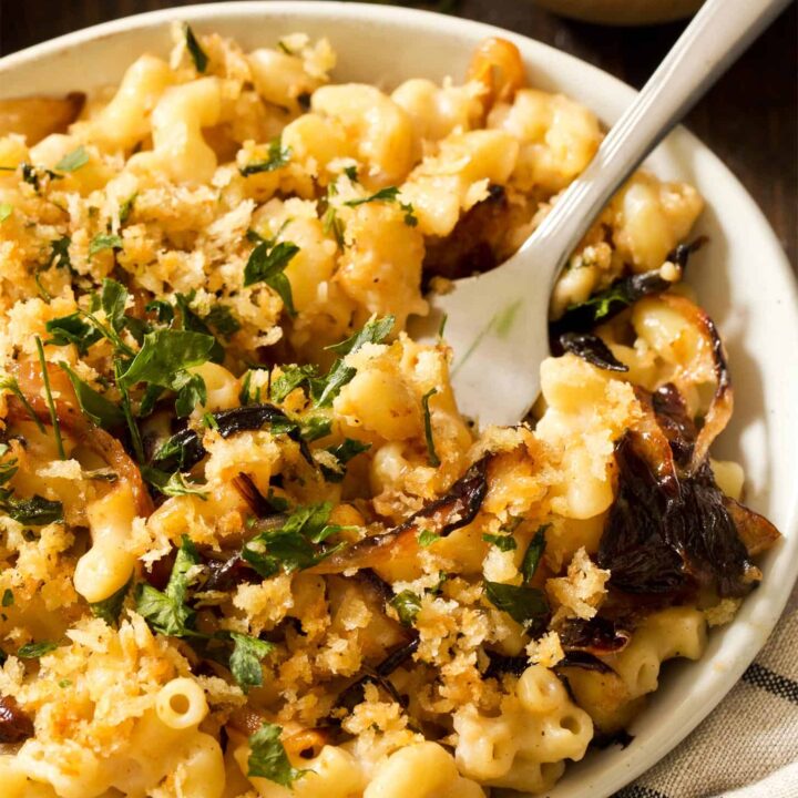 Close up of French onion macaroni and cheese