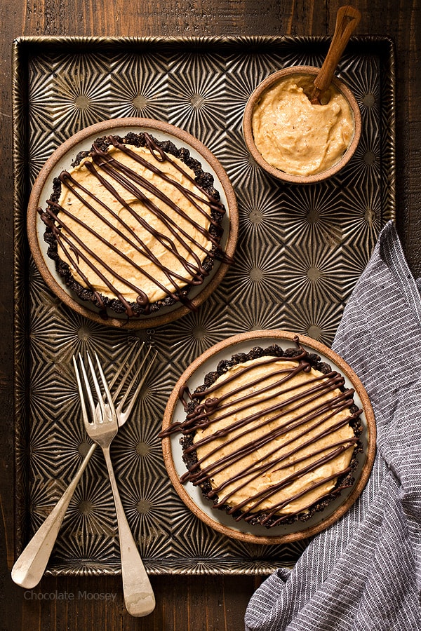 End your date night dinner for two on a sweet note with No Bake Mini Peanut Butter Mousse Tarts made with a chocolate cookie crust, eggless peanut butter mousse, and chocolate drizzle on top.