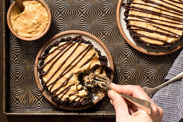 End your date night dinner for two on a sweet note with No Bake Mini Peanut Butter Mousse Tarts made with a chocolate cookie crust, eggless peanut butter mousse, and chocolate drizzle on top.