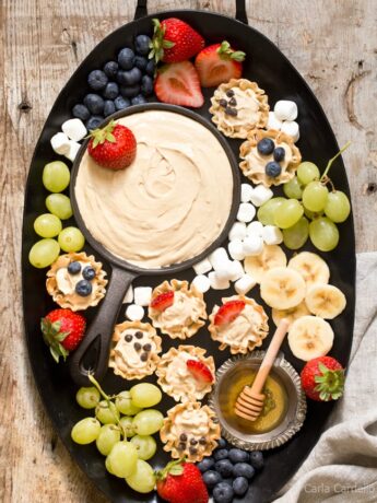 Make snack time more exciting with no bake mini Peanut Butter Fruit Dip Phyllo Cups made with marshmallow creme and Greek yogurt.
