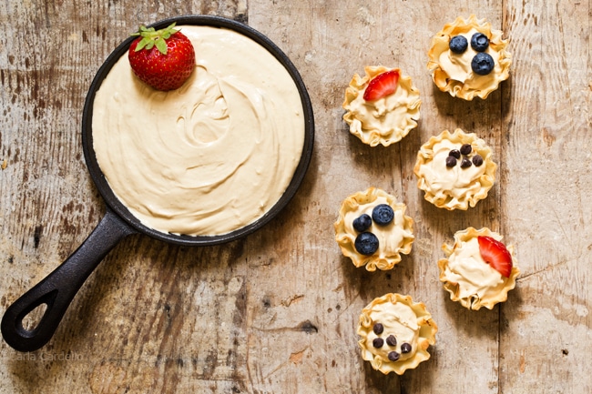 Make snack time more exciting with no bake mini Peanut Butter Fruit Dip Phyllo Cups made with marshmallow creme and Greek yogurt.