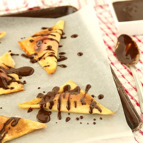 Baked Cherry Cheesecake Wontons with Chocolate Dipping Sauce