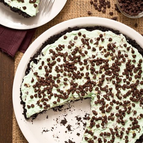 No Bake Mint Chocolate Chip Pie