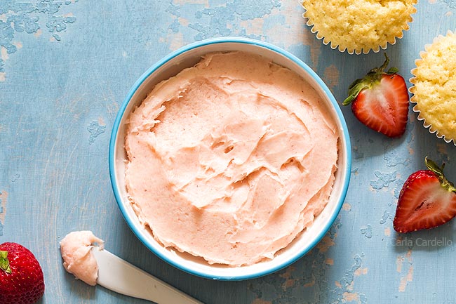 Strawberry frosting in bowl