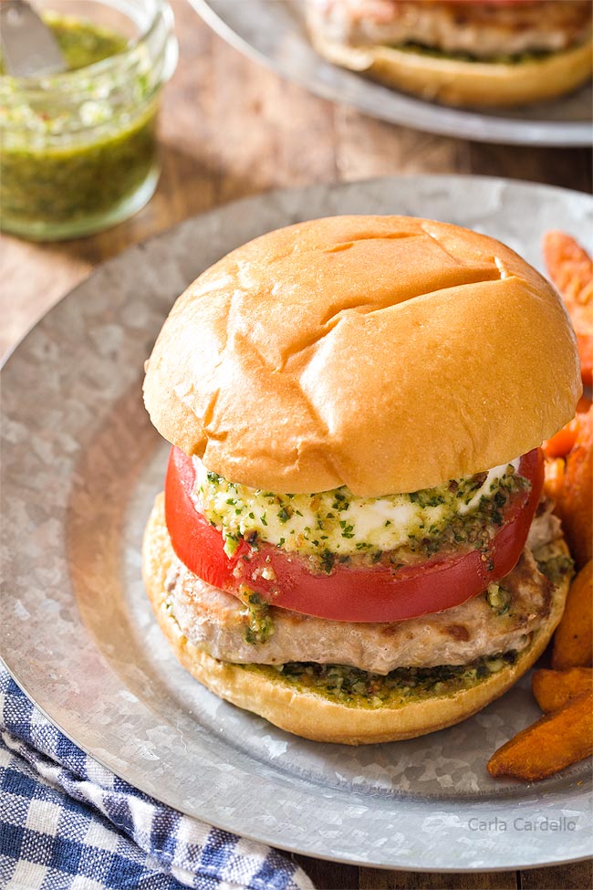 Pesto Burger with mozzarella and tomato