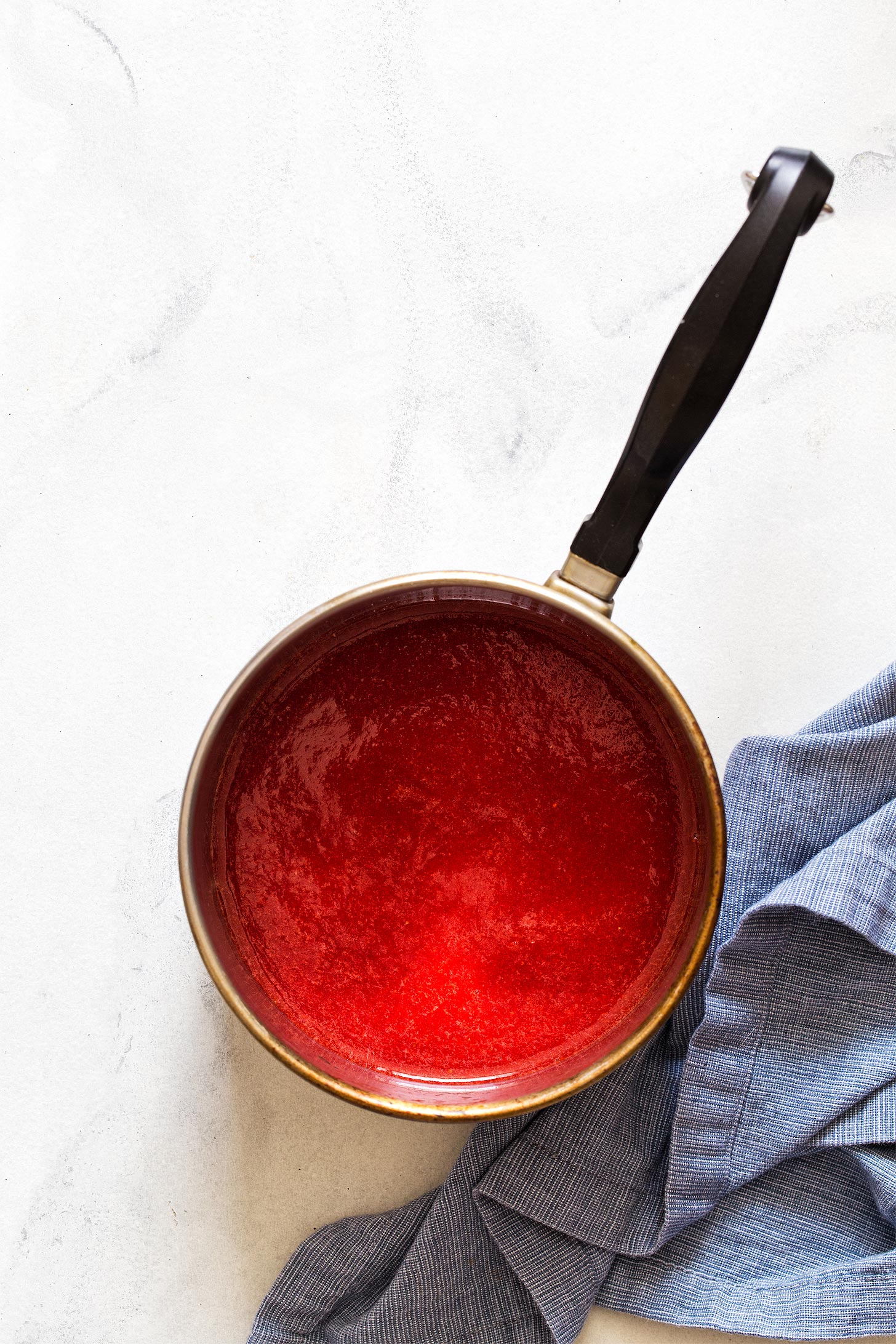 Cooking strawberry puree for strawberry frosting