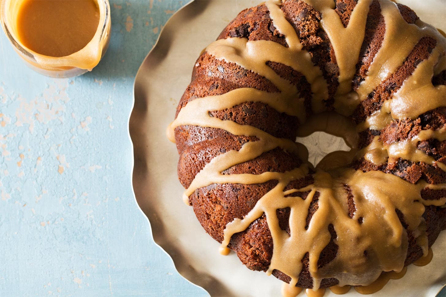 Caramel glaze for cakes